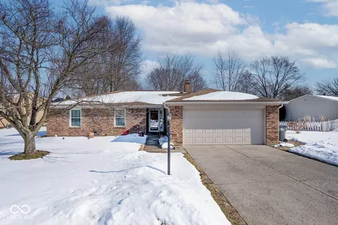 8313 Castle Ridge Ln, Indianapolis, IN 46256