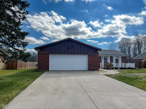 585 Cedar Ln, Batesville, IN 47006