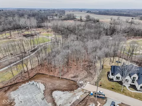10360 Somerford Rdg, Zionsville, IN 46077