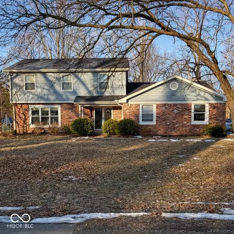 1812 E Crystal Creek Dr, Terre Haute, IN 47802
