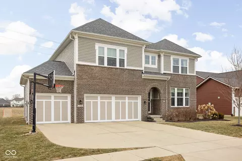7720 Eagle Crescent Dr, Zionsville, IN 46077