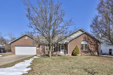 16 N Lake Dr, Trafalgar, IN 46181