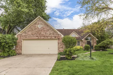 11501 Woodview East Dr, Carmel, IN 46032
