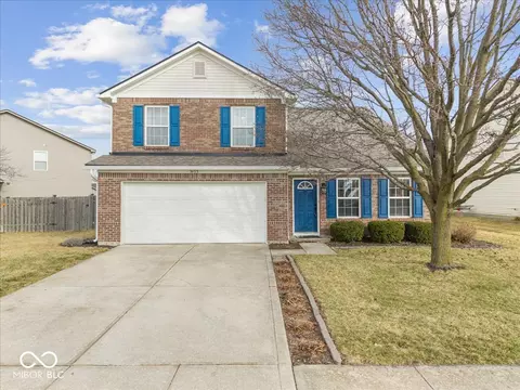 7033 N Lyndhurst Xing, Mccordsville, IN 46055