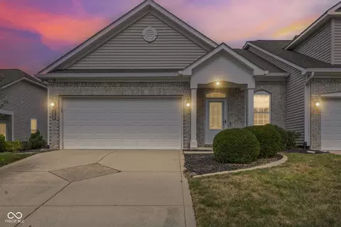 3962 Kristi Way, Greenwood, IN 46142