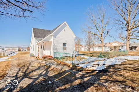 512 N 13th St, Elwood, IN 46036