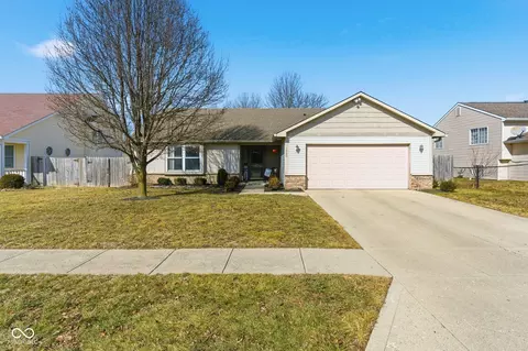1540 Pebble Beach Dr, Franklin, IN 46131