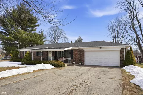 6715 Lakewood Ln, Martinsville, IN 46151