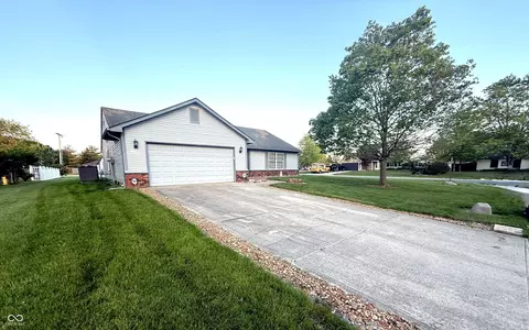 901 Peony Ln, Fortville, IN 46040