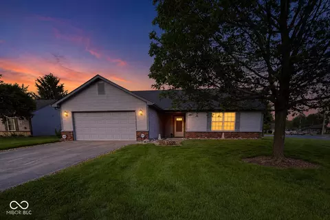 901 Peony Ln, Fortville, IN 46040