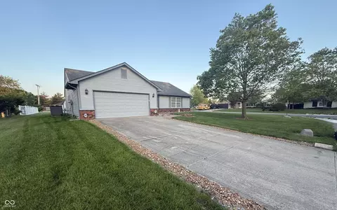 901 Peony Ln, Fortville, IN 46040