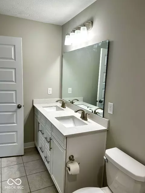 Bath - 11940 Springtide Ln, Fishers, IN 46037 photo 7 of 7