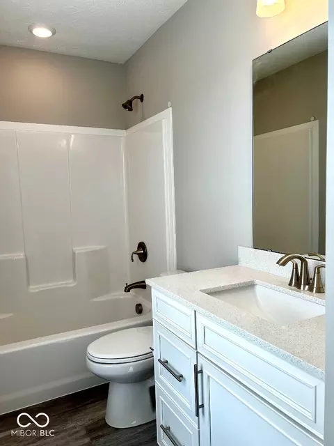 Bath - 11940 Springtide Ln, Fishers, IN 46037 photo 5 of 7