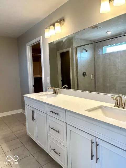 Bath - 11940 Springtide Ln, Fishers, IN 46037 photo 3 of 7