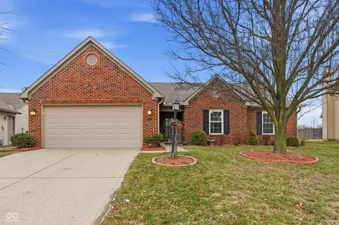 6382 Hillview Cir, Fishers, IN 46038