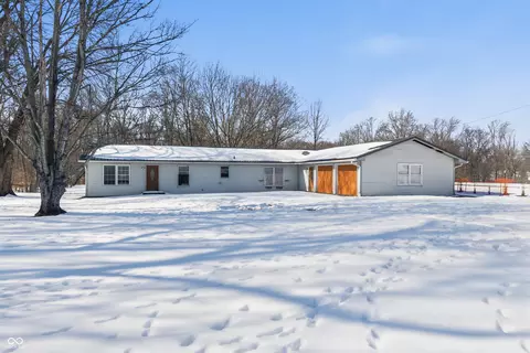 8121 N Fox Hollow Rd, Bloomington, IN 47408