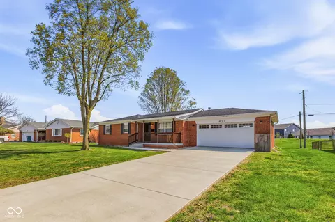 421 Edgewood Dr, Lebanon, IN 46052