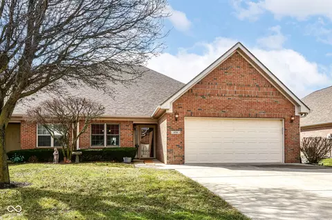 4739 W Harrisburg Ct, New Palestine, IN 46163