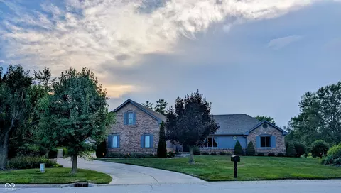 624 Hacienda Pl, Greenwood, IN 46143