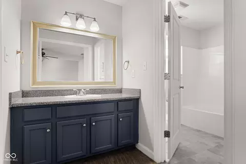 Bath - 2839 N Talbott St, Indianapolis, IN 46205 photo 2 of 4