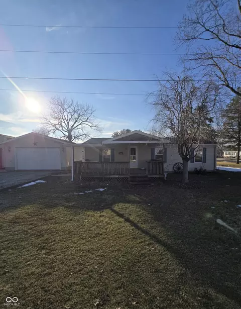 620 N 25th St, Elwood, IN 46036