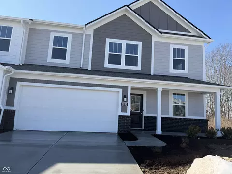 2835 Woods Edge Dr, Greenwood, IN 46143