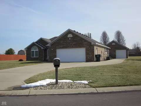 8155 Henderson Ridge Dr, Mooresville, IN 46158