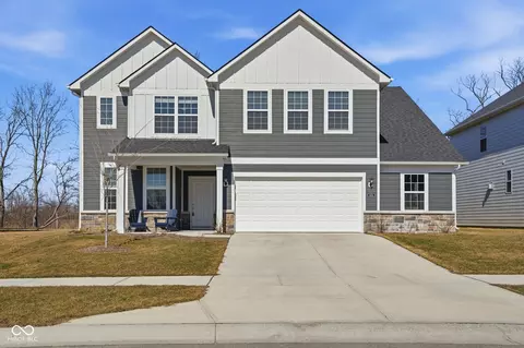 8464 Leander Ave, Zionsville, IN 46077