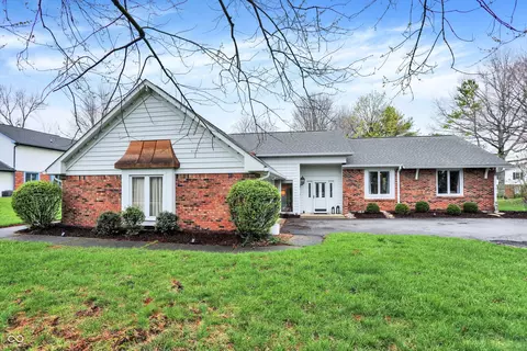 825 Mulberry St, Zionsville, IN 46077
