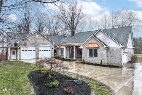 249 E Woodfield Ln, Mooresville, IN 46158