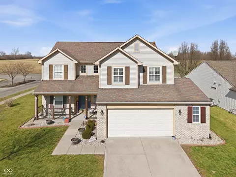 1194 Grassy Creek Cir, Franklin, IN 46131