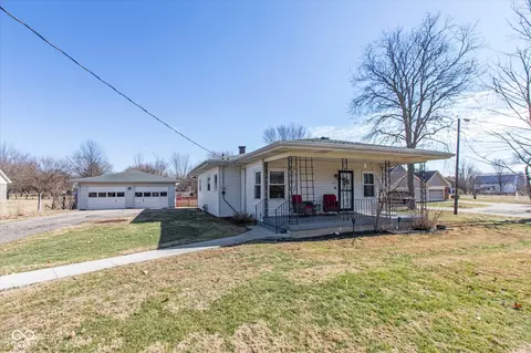 3923 Wildwood Dr, Indianapolis, IN 46239
