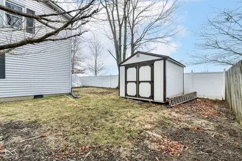 Exterior - 1007 Rolling Barrel Rd, Pendleton, IN 46064 photo 4 of 5