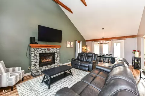 Living - 1007 Rolling Barrel Rd, Pendleton, IN 46064 photo 2 of 4