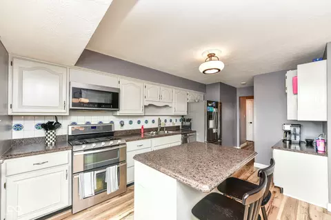 Kitchen - 1007 Rolling Barrel Rd, Pendleton, IN 46064 photo 2 of 3