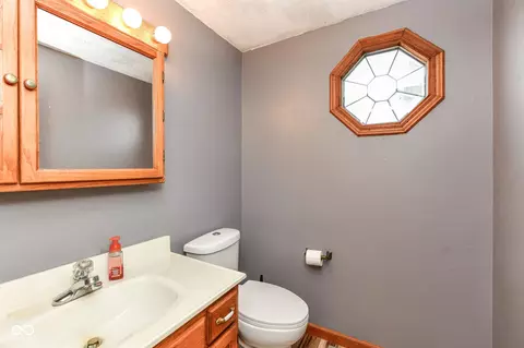 Bath - 1007 Rolling Barrel Rd, Pendleton, IN 46064 photo 1 of 4