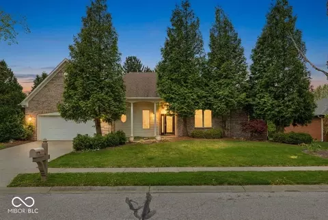 5127 Copperwood Dr, Greenwood, IN 46143
