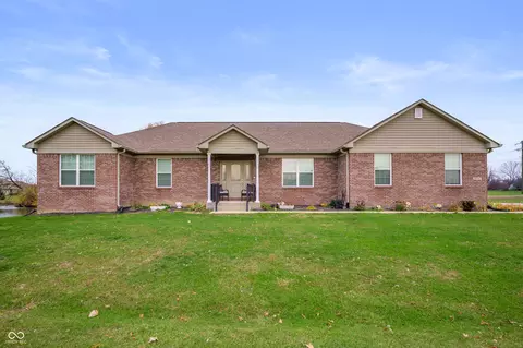 5026 W Stonehaven Ln, New Palestine, IN 46163