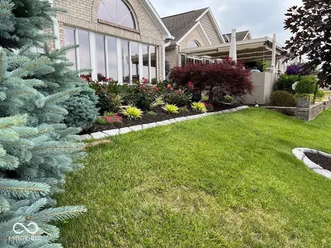 7386 Lake Lakota Pl, Indianapolis, IN 46217