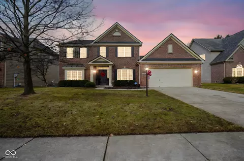 12140 Cobblestone Dr, Fishers, IN 46037