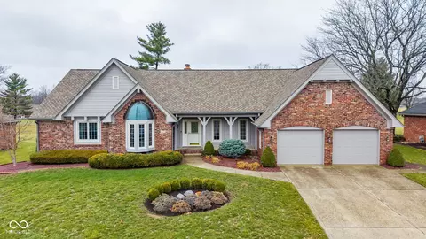 3170 Greensview Dr, Greenwood, IN 46143