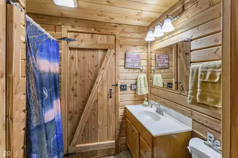 Bath - 8814 W Meadows Dr, Eckerty, IN 47116 photo 2 of 3