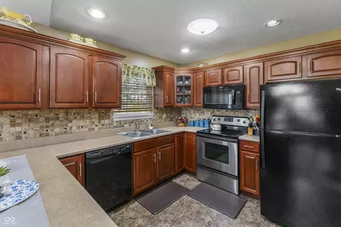 Kitchen - 8814 W Meadows Dr, Eckerty, IN 47116 photo 2 of 2