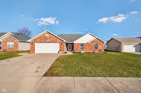 213 Dunn Dr, Trafalgar, IN 46181