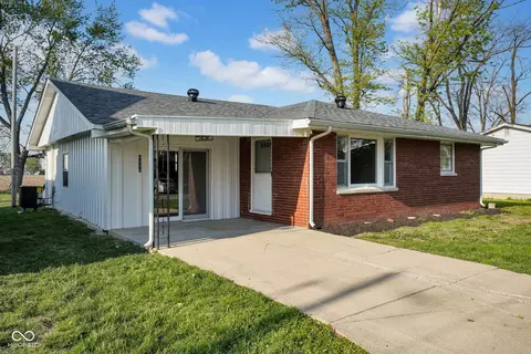 4934 E Sugar St, Clifford, IN 47226
