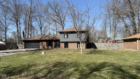 4856 Catalina Dr S, New Palestine, IN 46163