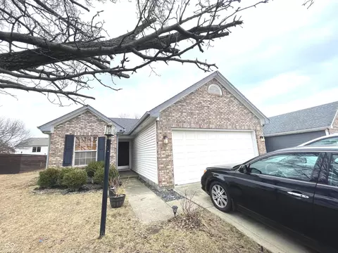 5233 Rocky Mountain Dr, Indianapolis, IN 46237