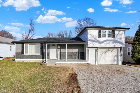 5572 N Clover Elm Dr, Fairland, IN 46126
