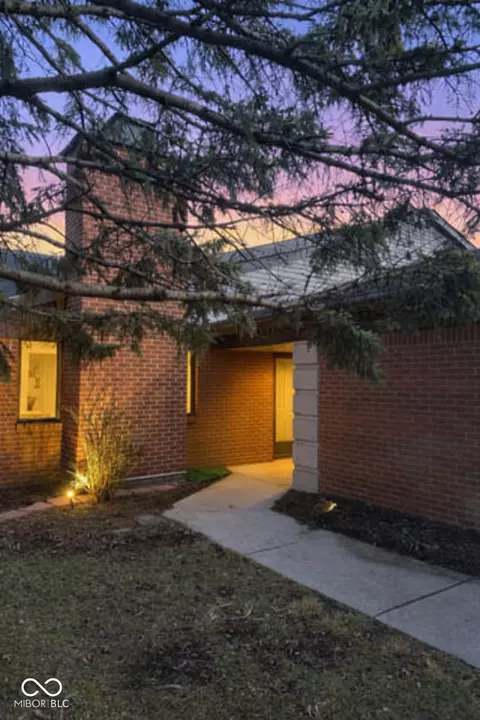 2078 Oak Run North Dr, Indianapolis, IN 46260