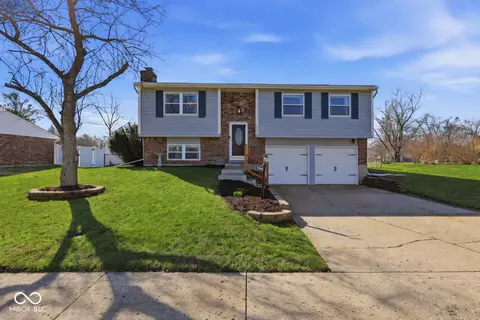 3911 Mistletoe Dr, Indianapolis, IN 46237